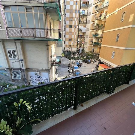 F Rooms Napoli Via Sementini Esterno foto