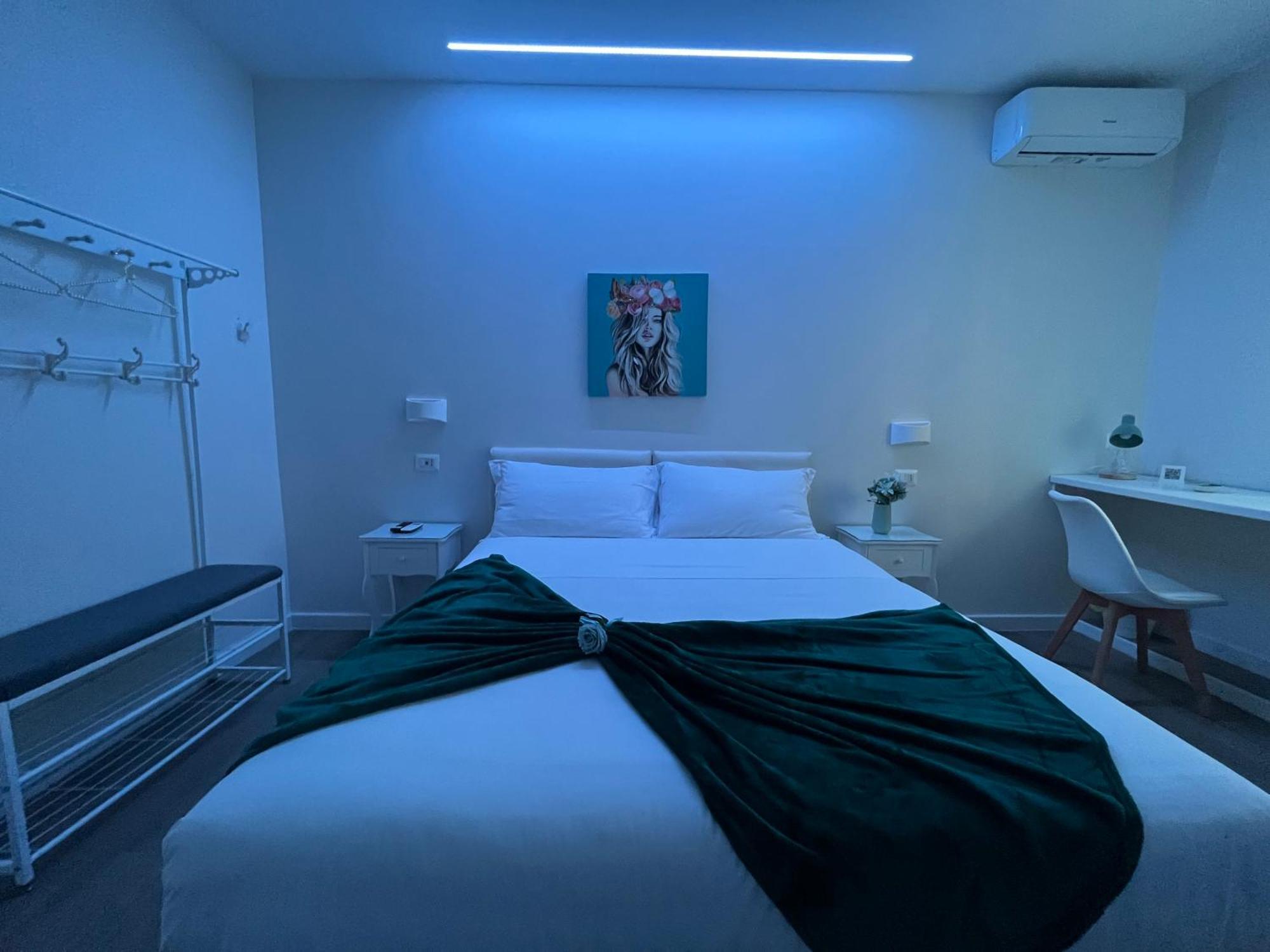 F Rooms Napoli Via Sementini Esterno foto