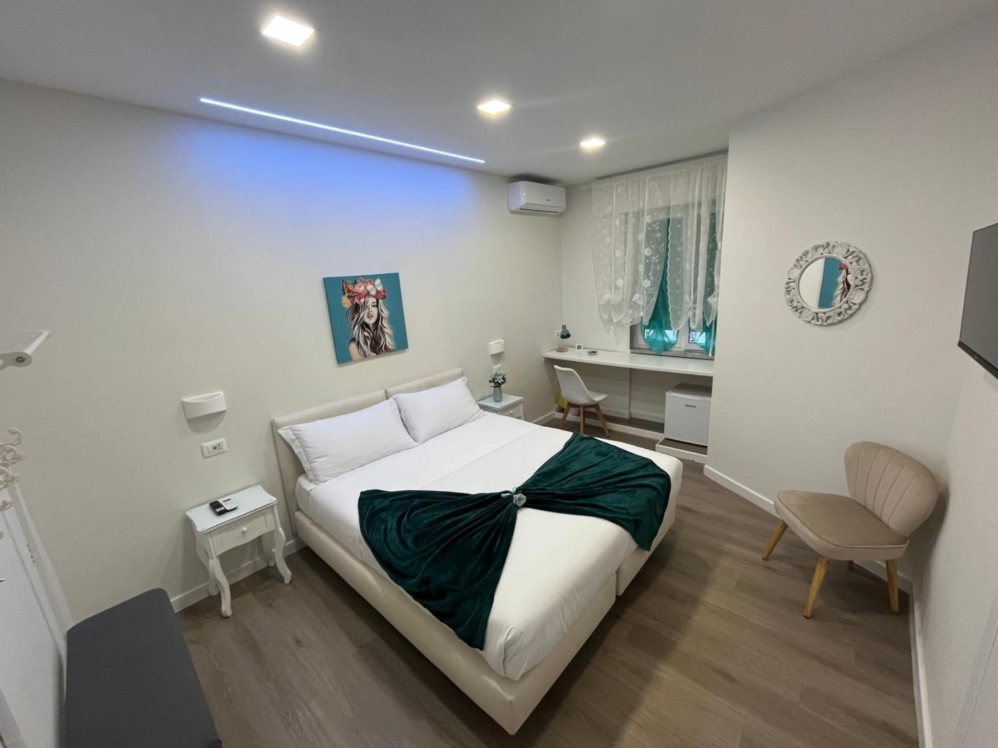 F Rooms Napoli Via Sementini Esterno foto
