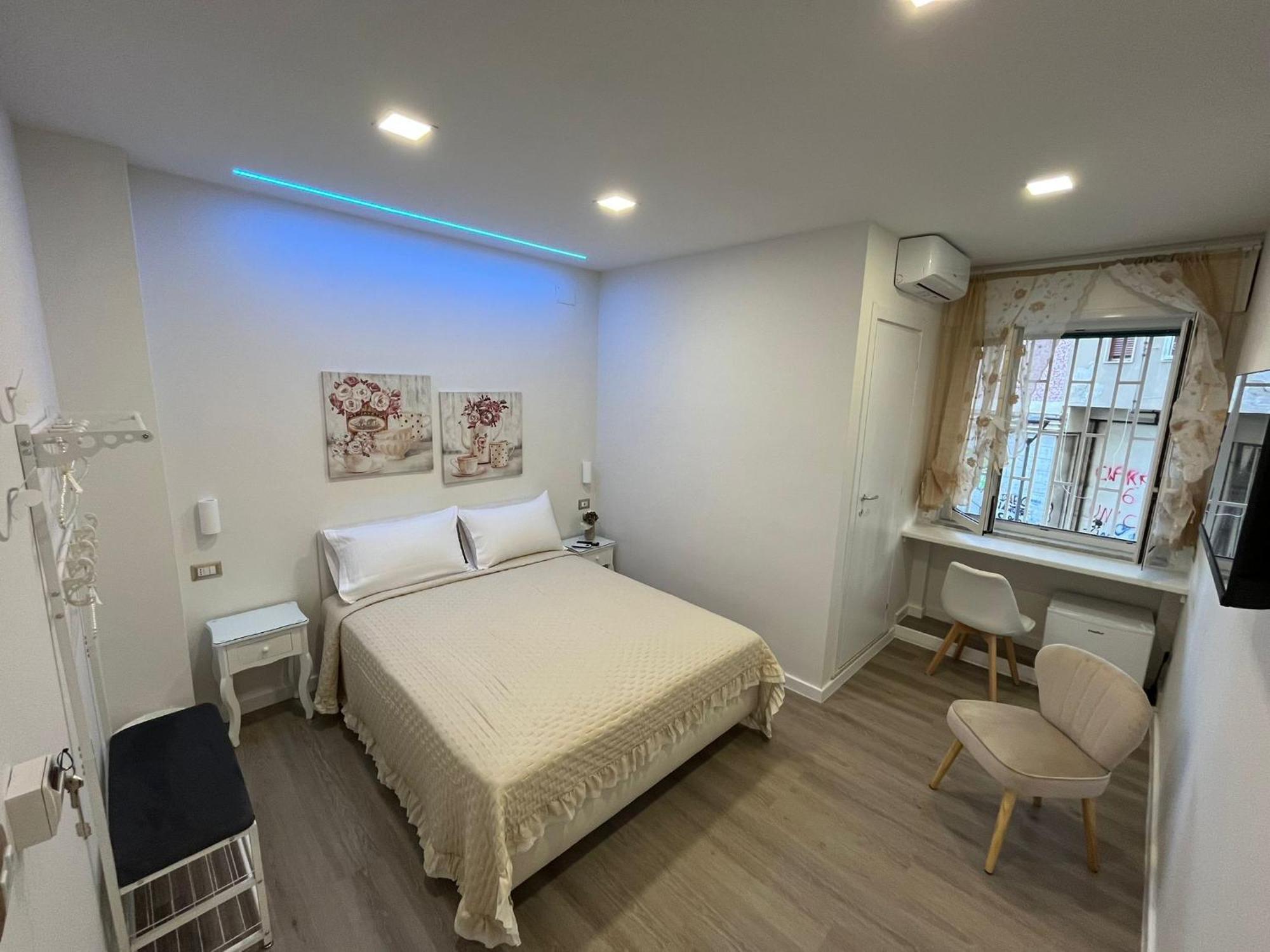F Rooms Napoli Via Sementini Esterno foto