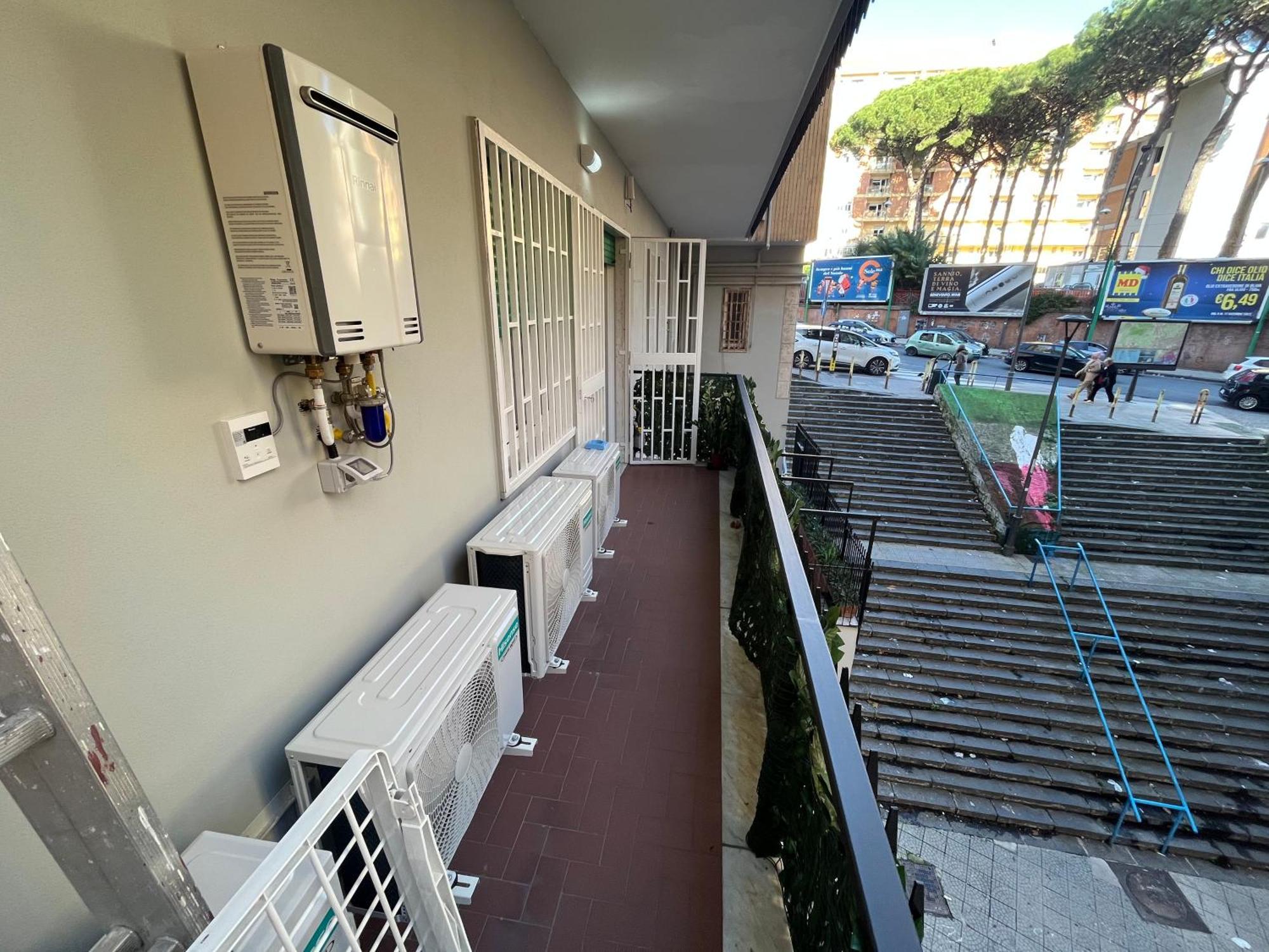 F Rooms Napoli Via Sementini Esterno foto
