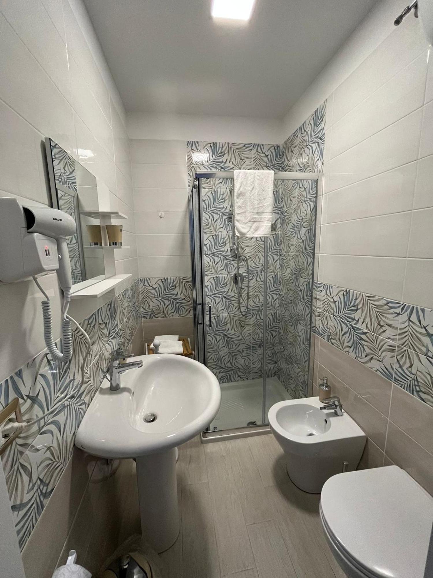F Rooms Napoli Via Sementini Esterno foto